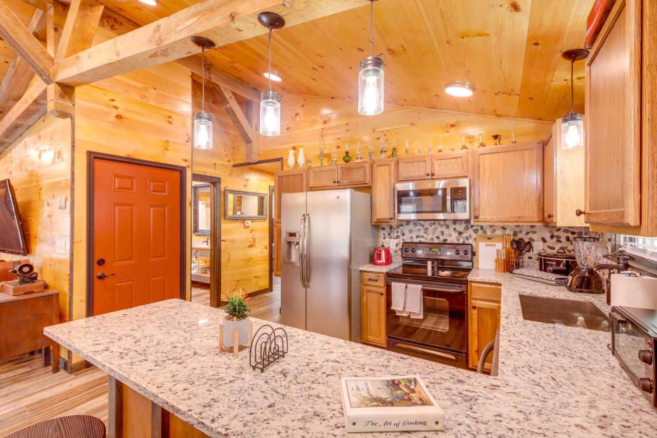 Pet-Friendly Chattanooga Cabin With Hot Tub And Kayaks Екстериор снимка